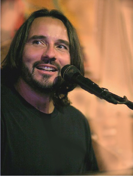 picture of Entertainer Kenny Luna plays in our Austin market.