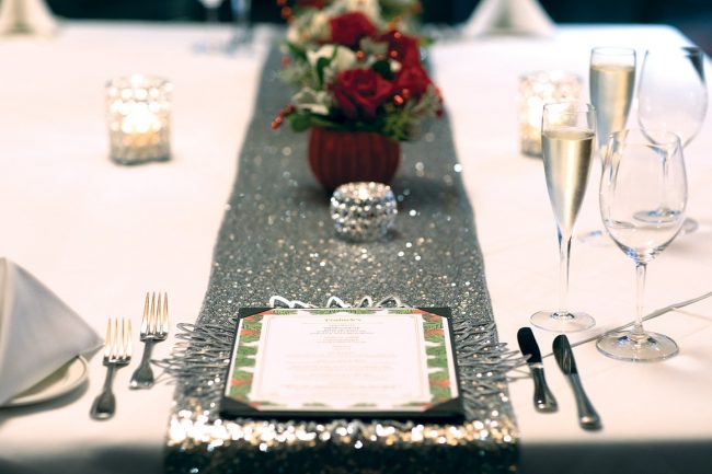 picture of private dining holiday floral centerpiece with red and white roses and holiday greenery