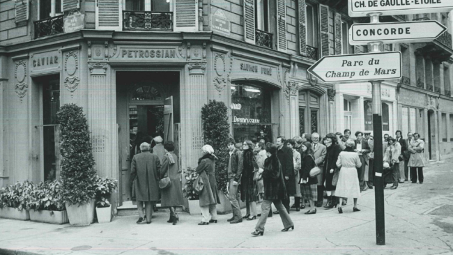 picture of the Petrossian caviar storefront from the early 1900s