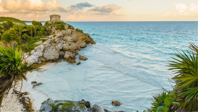 picture of the rocky coastline where Yucatan crab claws are caught