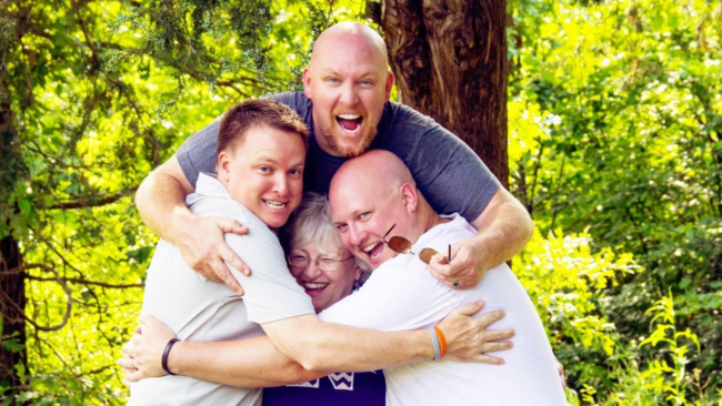photo of Cary Grider with his Mom and brothers all making funny faces while hugging their Mom